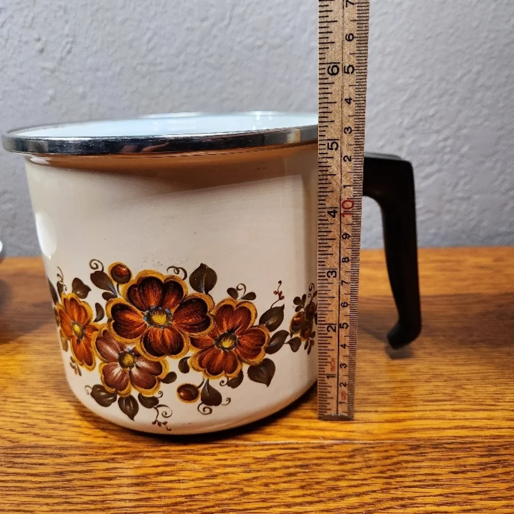 Vintage Floral Enamel pot with Lid